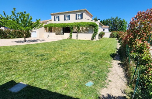 Jonquieres Villa | House with secure swimming pool