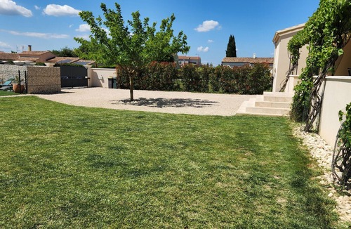 Jonquieres Villa | House with secure swimming pool