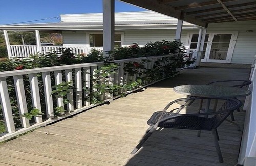 Ostend Cottage | House with self-contained adjoining studio. Great for large groups