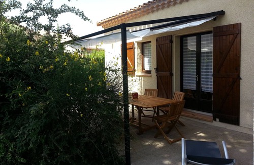 Nizas House | House with swimming pool thirty kilometers from the beach.