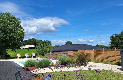Auch House | House with swimming pool sleeps 13. A 15-minute walk from the historic center of Auch!