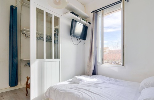 16th Arrondissement House | House with terrace and parking 5 minutes from the beach