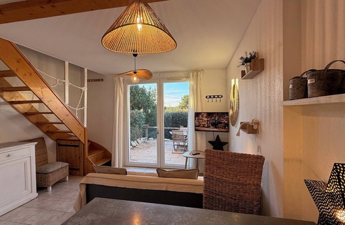 Calvisson Resort | House with terrace overlooking the forest, ideal for leisure activities and heated swimming pool