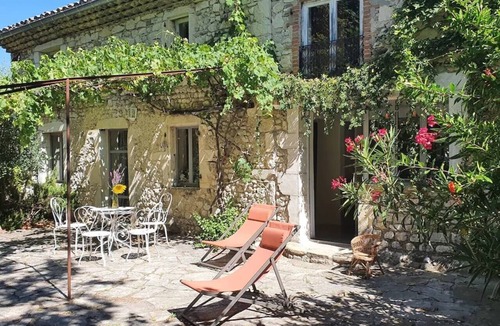 Marsanne Villa | House with tree lined garden