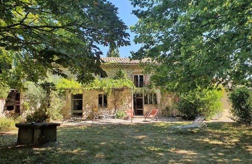 Marsanne Villa | House with tree lined garden