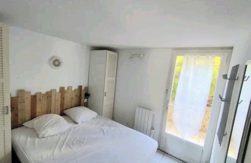 Narbonne-Plage Cabin | House with view of the pines