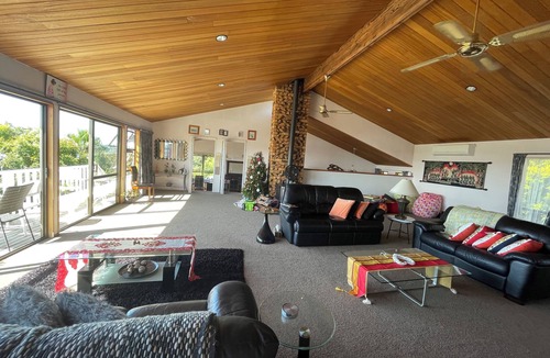 West Harbour House | House with Views - Whole house