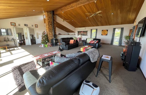 West Harbour House | House with Views - Whole house