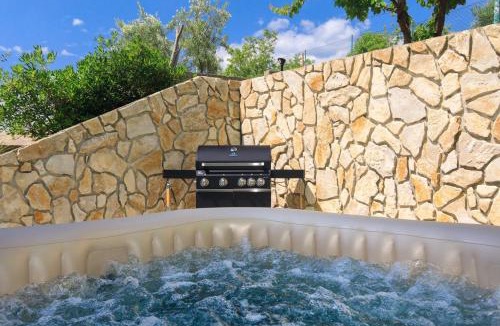 Jurandvor Apartment | House Zrile with garden and jacuzzi