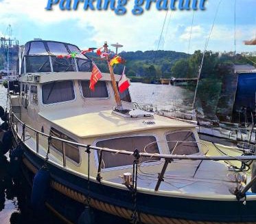 Rouen Boat Rental | Houseboat cosy et Atypique à Rouen Le Zimon