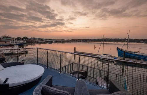 Ryde Bed & Breakfast | Houseboat Harbourside View