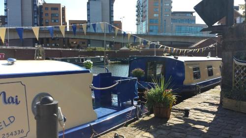 Sheffield Boat Rental | Houseboat Hotels