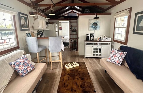 Fox Point Boat Rental | Houseboat in Providence!