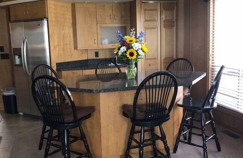 Geneva Boat Rental | Houseboat on the Erie Canal - Hot Tub, Slide, Near Seneca Lake