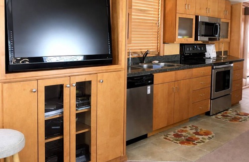 Geneva Boat Rental | Houseboat on the Erie Canal - Hot Tub, Slide, Near Seneca Lake