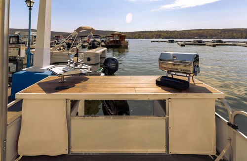 West Milford House | Houseboat Paradise Vacation