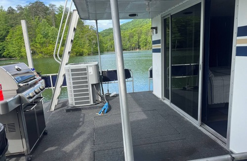 Tazewell Boat Rental | Houseboat Retreat on Norris Lake