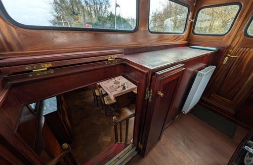 Thourotte Cottage | Houseboat with terrace on the water - 4 guests