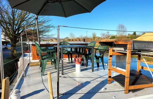 Thourotte Cottage | Houseboat with terrace on the water - 4 guests