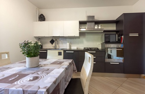 Trezzano sul Naviglio Apartment | HouseGardenMilano- Near Fiera and Humanitas and San Carlo Hospitals (parking space)