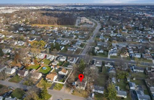 Lincoln Village House | Housepitality - West Side Lodge - 6 BR 2 BA