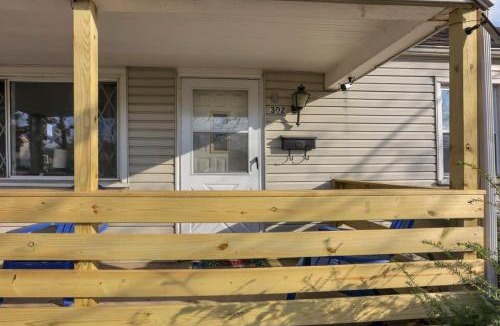 Lincoln Village House | Housepitality - West Side Lodge - 6 BR 2 BA