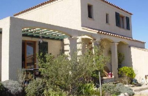 Cournonsec Villa | houses/villas - 5 rooms - 9/10 persons