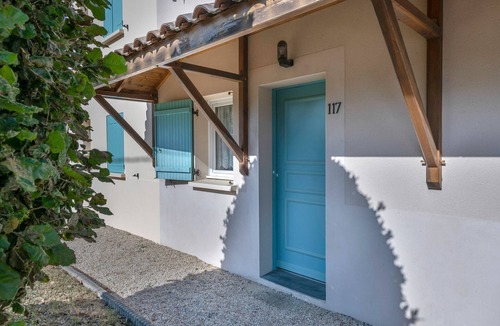 Saint-Brevin-les-Pins Ski Chalet | Housse for 4, 500m at the beach