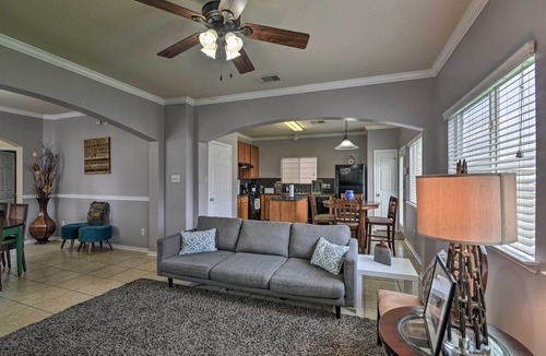 Central Southwest House | Houston Family Home w/Yard ~ 8 Mi to NRG Stadium!