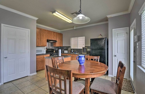 Central Southwest House | Houston Family Home w/Yard ~ 8 Mi to NRG Stadium!