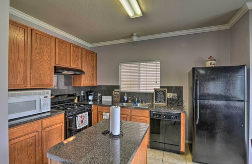 Central Southwest House | Houston Family Home w/Yard ~ 8 Mi to NRG Stadium!