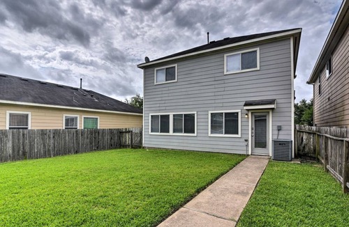 Central Southwest House | Houston Family Home w/Yard ~ 8 Mi to NRG Stadium!