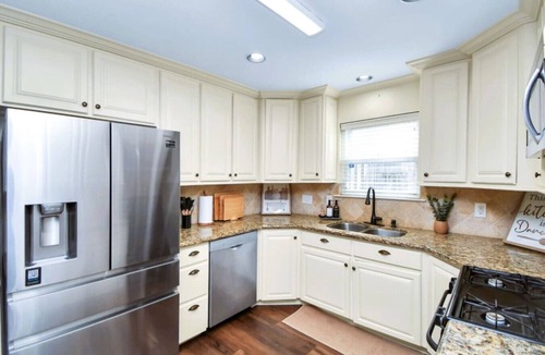 Woodlake - Briar Meadow House | Houston Floral Haven - Heated Pool & Gameroom