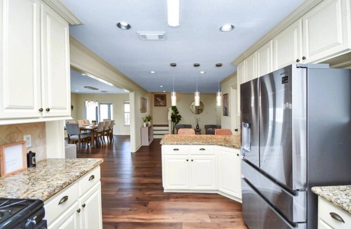 Woodlake - Briar Meadow House | Houston Floral Haven - Heated Pool & Gameroom
