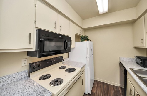 Houston Apartment | Houston Galleria Cozy Simple Suite