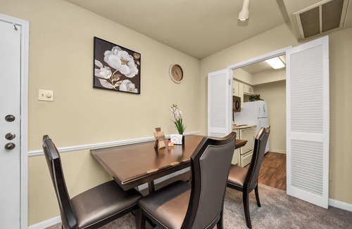 Houston Apartment | Houston Galleria Cozy Simple Suite