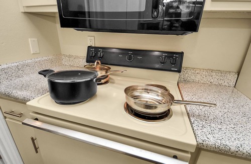 Houston Apartment | Houston Galleria Cozy Simple Suite