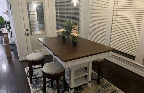 Ponderosa Forest House | Houston Getaway 5BR Sleeps 13 Pool WiFi