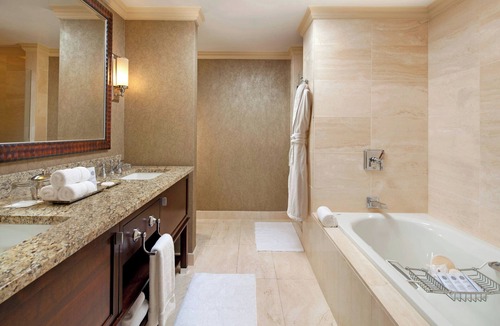 Houston Hotel | Houston Grand Hotel - River Oaks