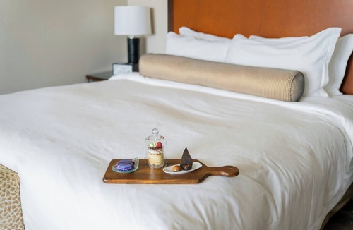 Houston Hotel | Houston Grand Hotel - River Oaks