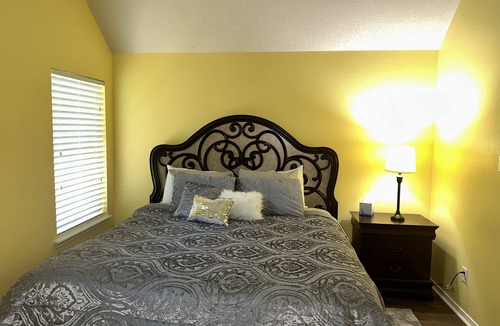 Manvel House | Houston Hideaway! Enjoy peace that feels like home while you visit the city.