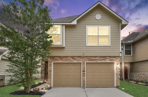 North Houston Gardens House | Houston home with bbq grill