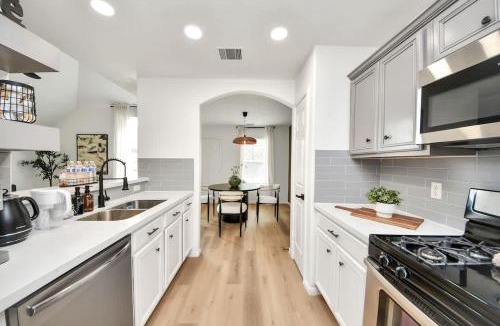 North Houston Gardens House | Houston home with bbq grill