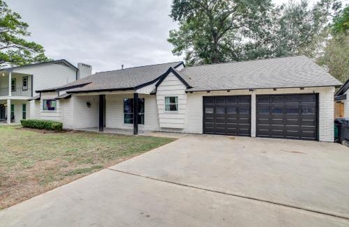 Spring Branch West House | Houston Home with Patio about 14 Mi to Downtown!