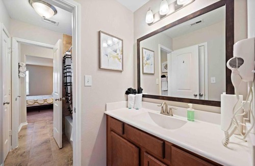 Deer Park Apartment | Houston House~Sleeps 16~Arcade Style Game Room