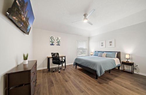 Atascocita House | Houston Lake Retreat Pool Lake Front Spa