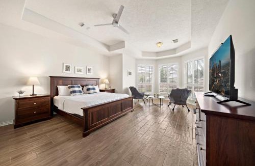 Atascocita House | Houston Lake Retreat Pool Lake Front Spa