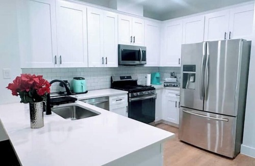 Clodine House | Houston Luxe Retreat 3BR3.5BA Staycation Vacation Home office for Professionals