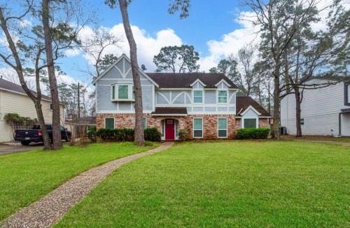Ponderosa Forest House | Houston Oasis Pool, Gameroom, & Near IAH Airport