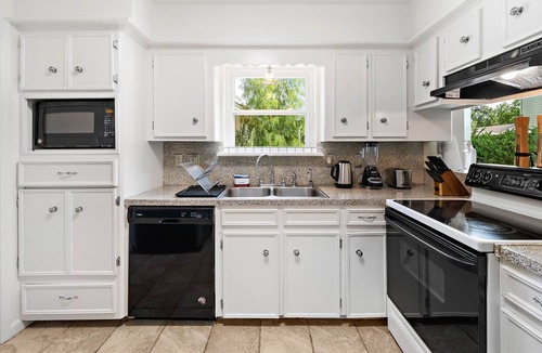 Clodine House | Houston Pool Heaven | BBQ Games | WiFi | Sleep 16